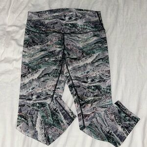 Lulu lemon ankle crop leggings